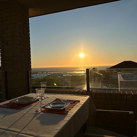 Apartamento Sunny Ocean View Retreat Perth Exterior foto